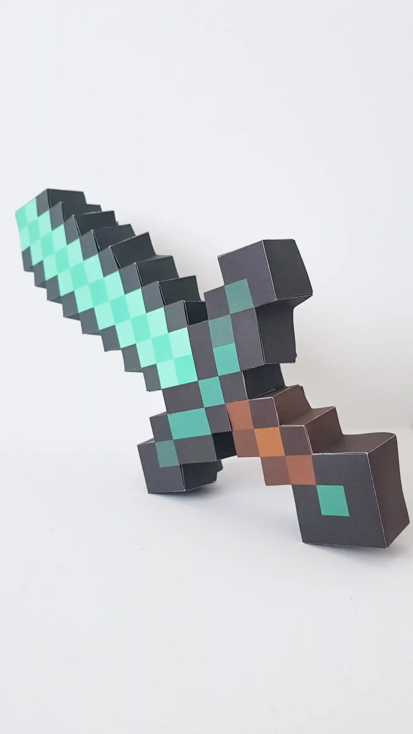 Topper de bolo e lembrancinha personalizada no tema Minecraft. Arquivo de corte digital nos formatos Silhouette Studio, arquivos PNG e PDF prontos.