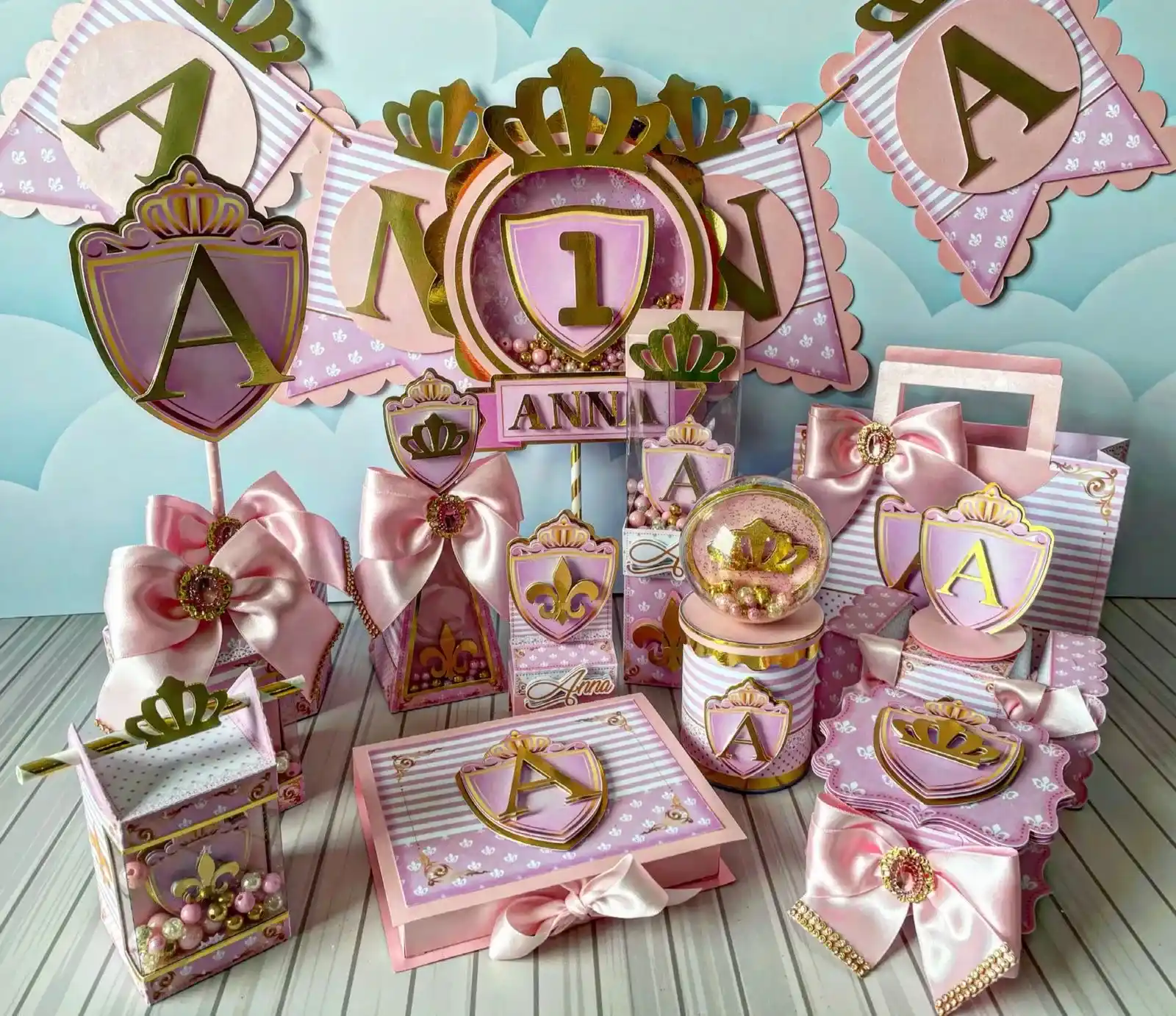 Kit de artes e moldes de caixas para doces de aniversário infantil de Realeza. Arquivo digital em alta qualidade nos formatos Studio, PNG e PDF.