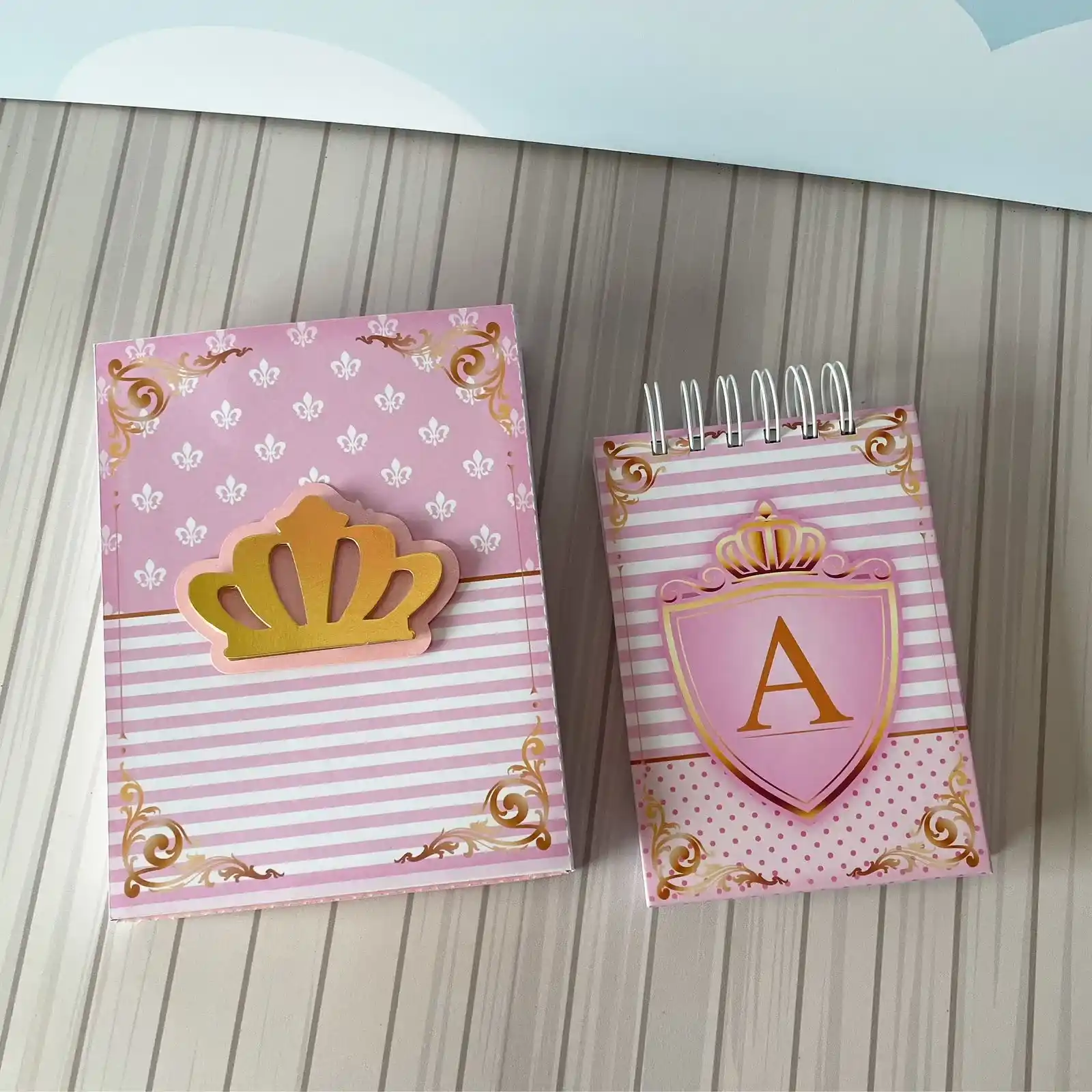 Elementos decorativos de aniversário com temática de príncipe e princesa real. Arquivo de corte digital nas extensões PDF, imagem PNG e Silhouette Studio.