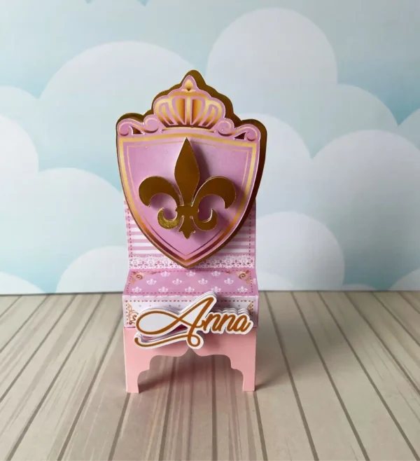 Caixas personalizadas em camadas com elementos de coroa real e detalhes dourados. Arquivo digital de corte em formatos Studio, PNG e arquivo PDF.