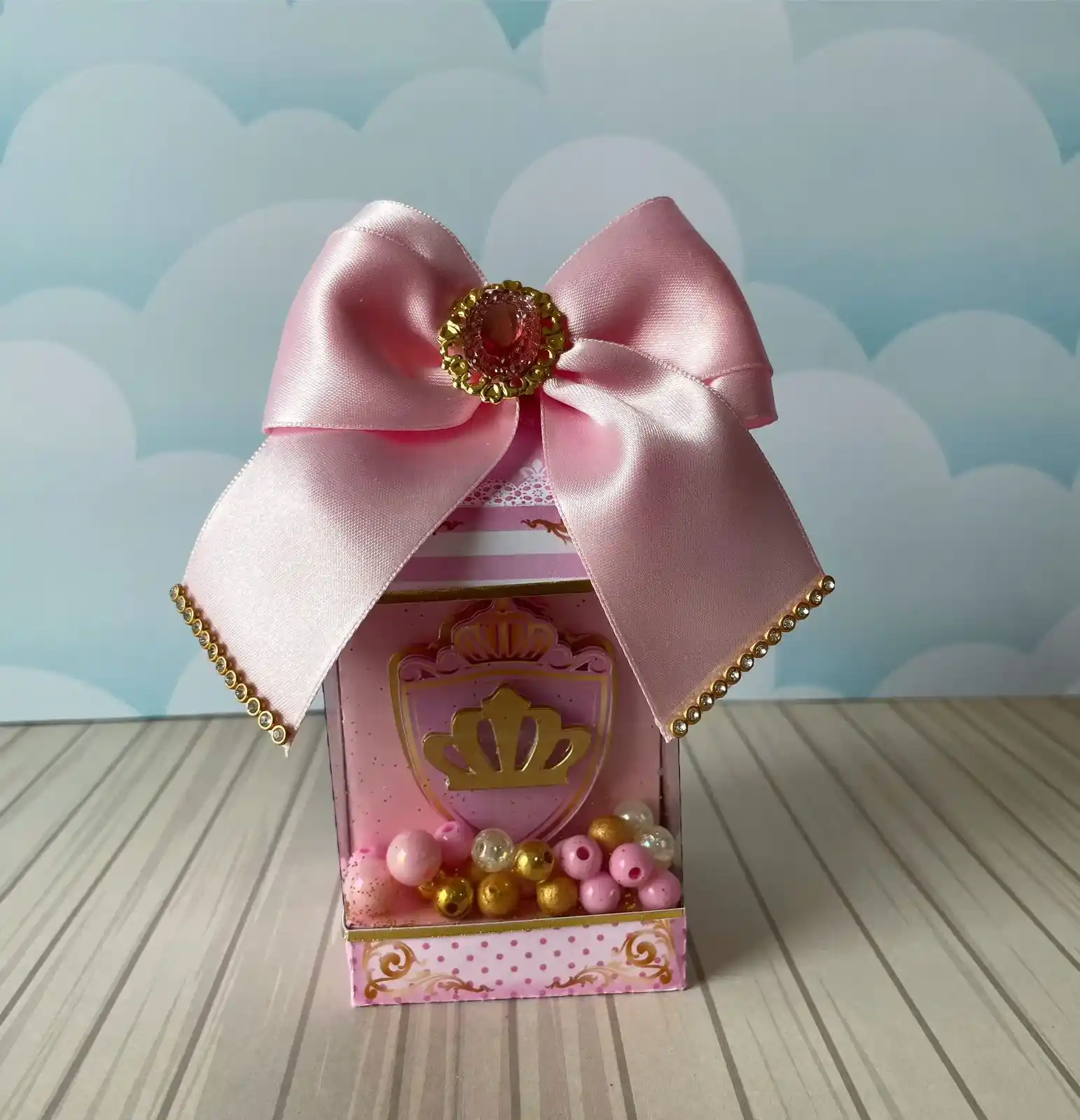 Lembrancinha personalizada de aniversário no tema Realeza. Arquivo de corte digital nos formatos Silhouette Studio, imagem PNG e arquivo PDF.