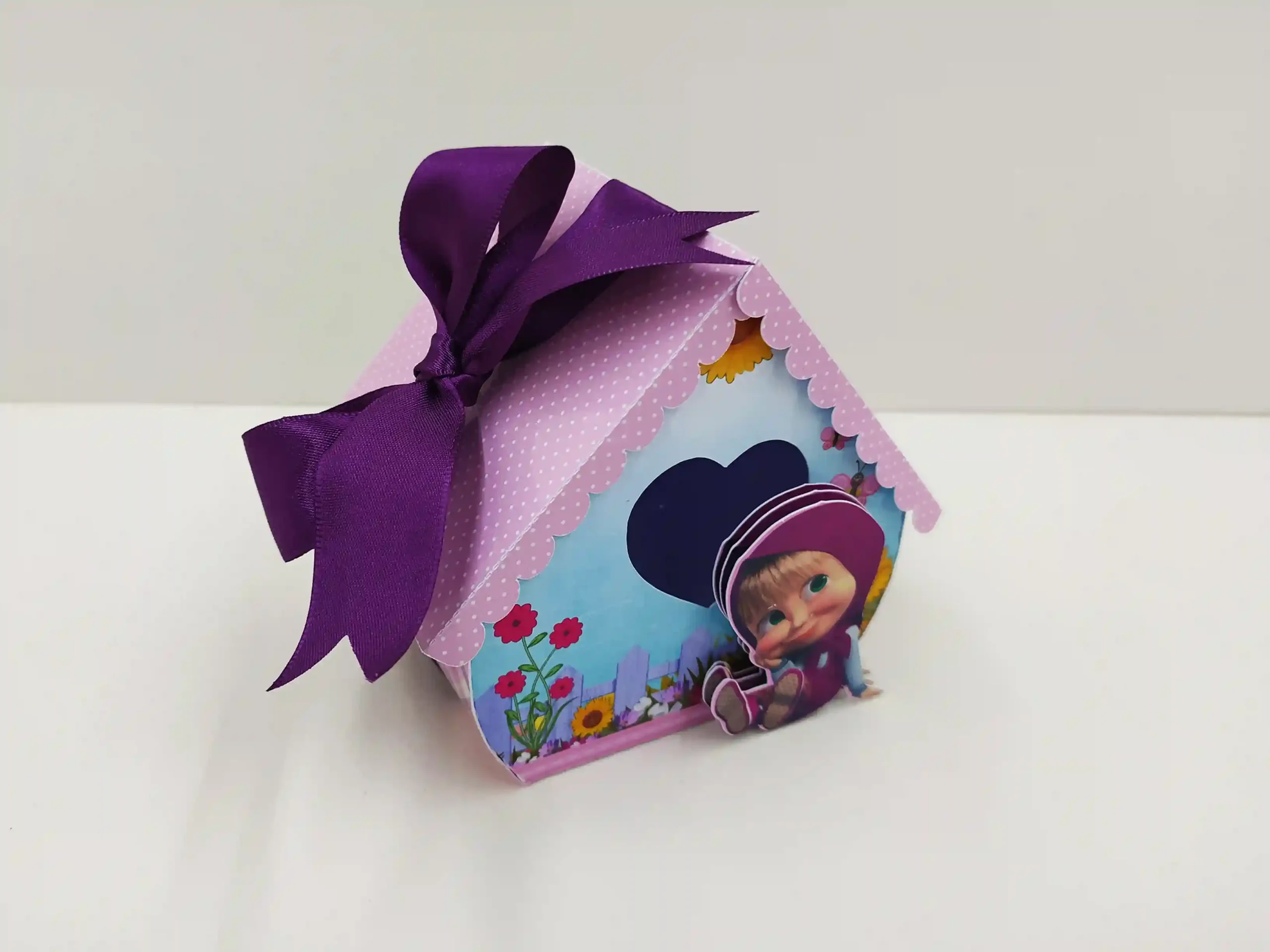 Arte digital para caixas de doces de aniversário infantil com a Masha e o Urso. Arquivo digital para corte em Silhouette Studio, imagem PNG e PDF.