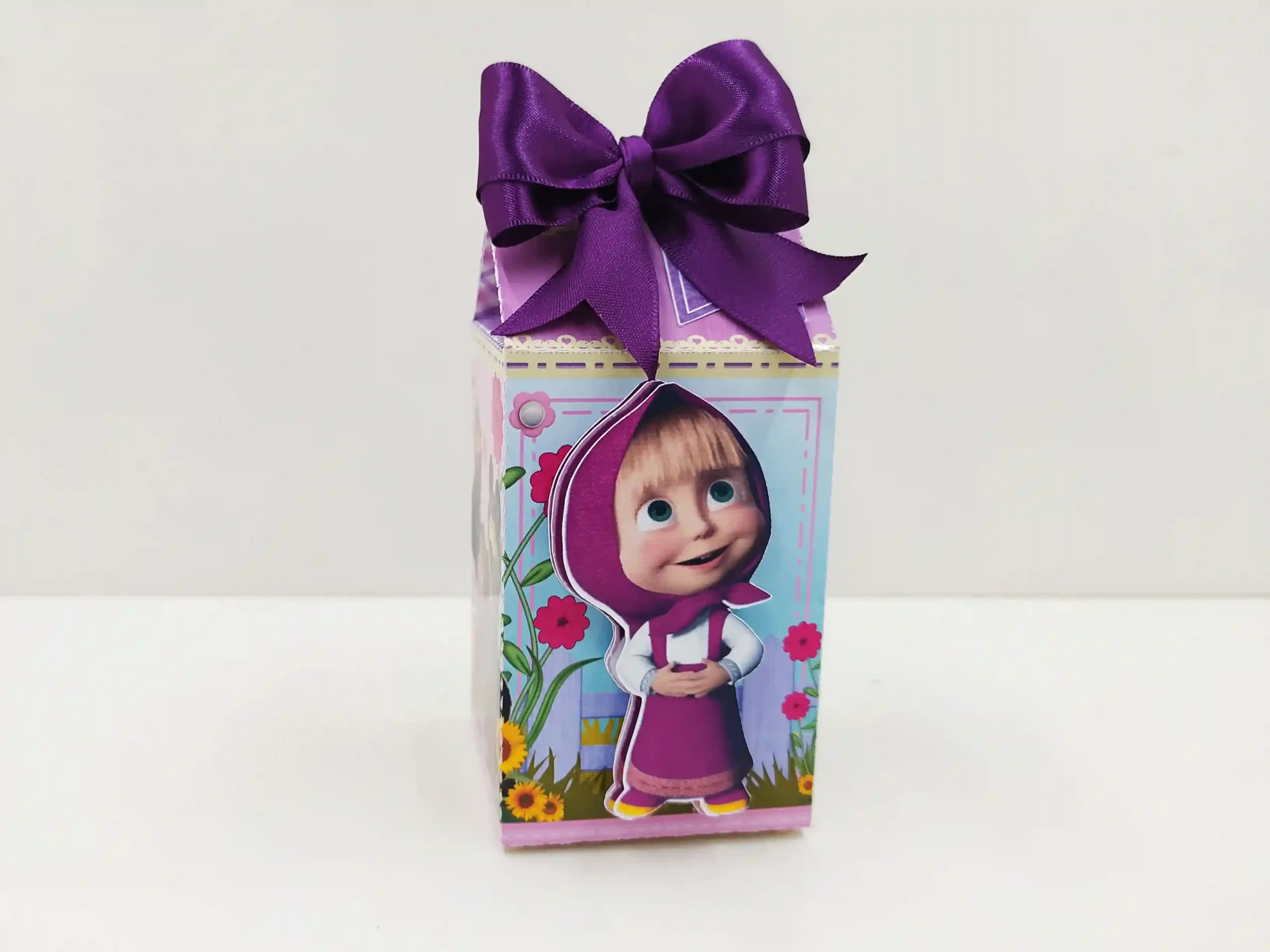 Kit de artes e moldes de caixas para doces de aniversário da Masha e o Urso. Arquivo digital em alta qualidade nos formatos Studio, PNG e impressão PDF.