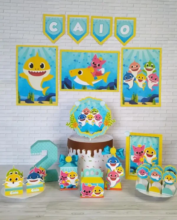 Lembrancinha personalizada de aniversário no tema Baby Shark com tubarões coloridos. Arquivo de corte digital nos formatos Silhouette Studio e PDF.