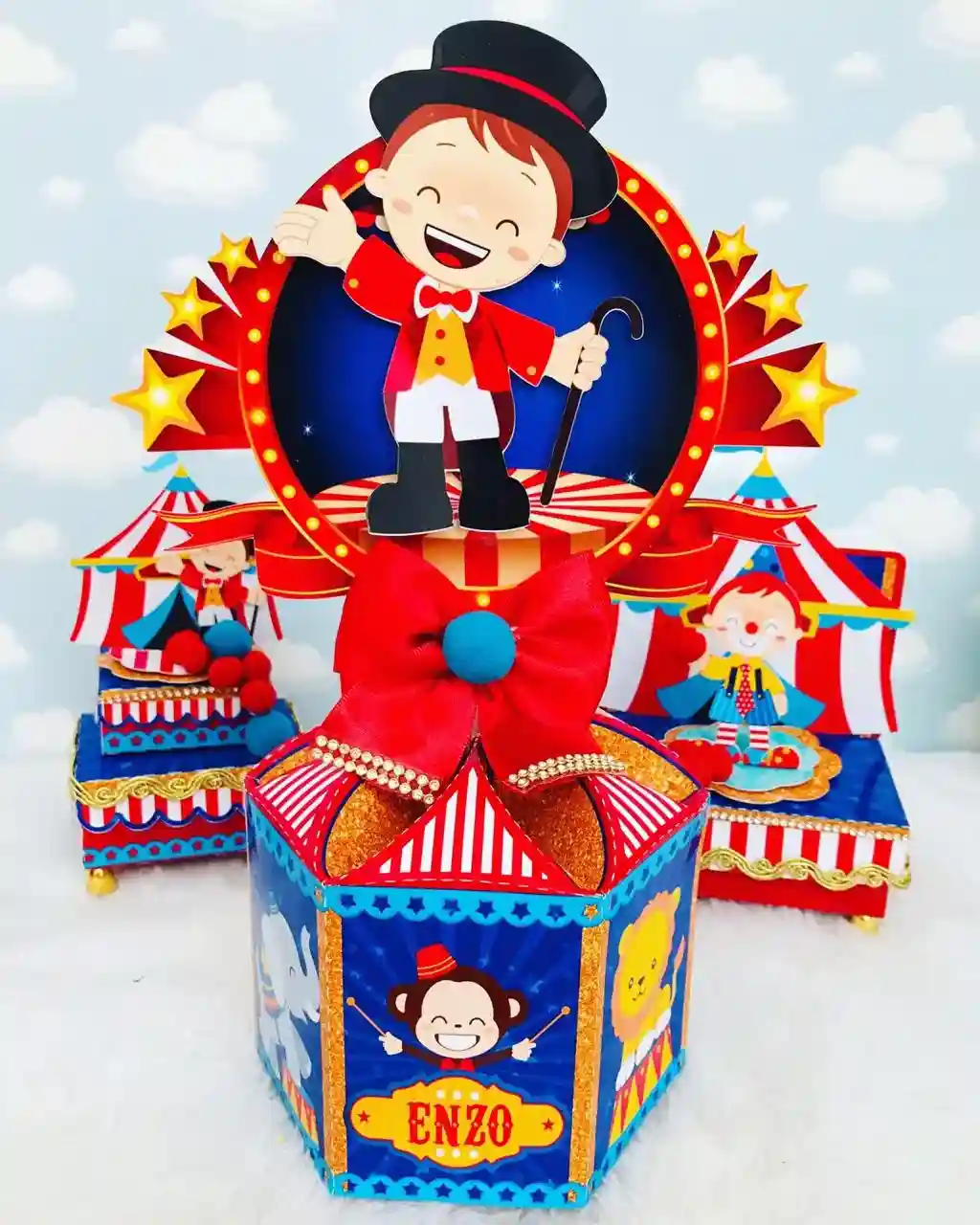 Lembrancinha de aniversário infantil com estampa de palhaço e circo. Arquivo de corte digital para Silhouette Studio e arquivos em extensão PDF.