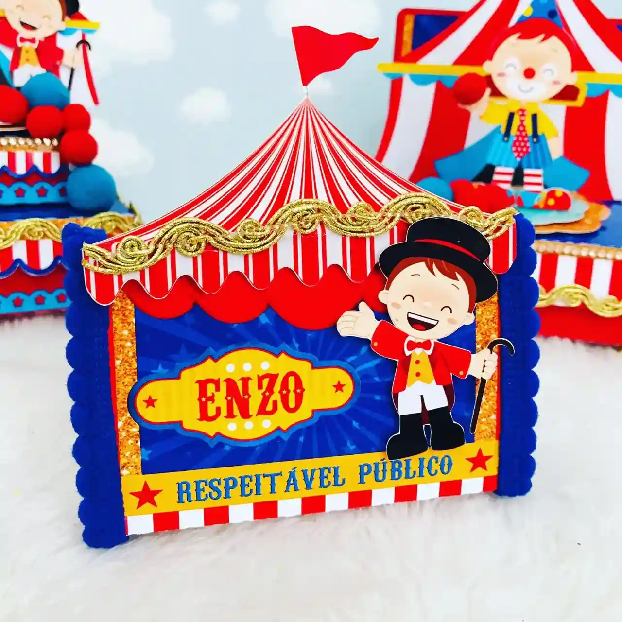 Lembrancinha personalizada e caixinha milk para festa infantil. Arquivo de corte digital nos formatos Silhouette Studio e PDF prontos para imprimir.
