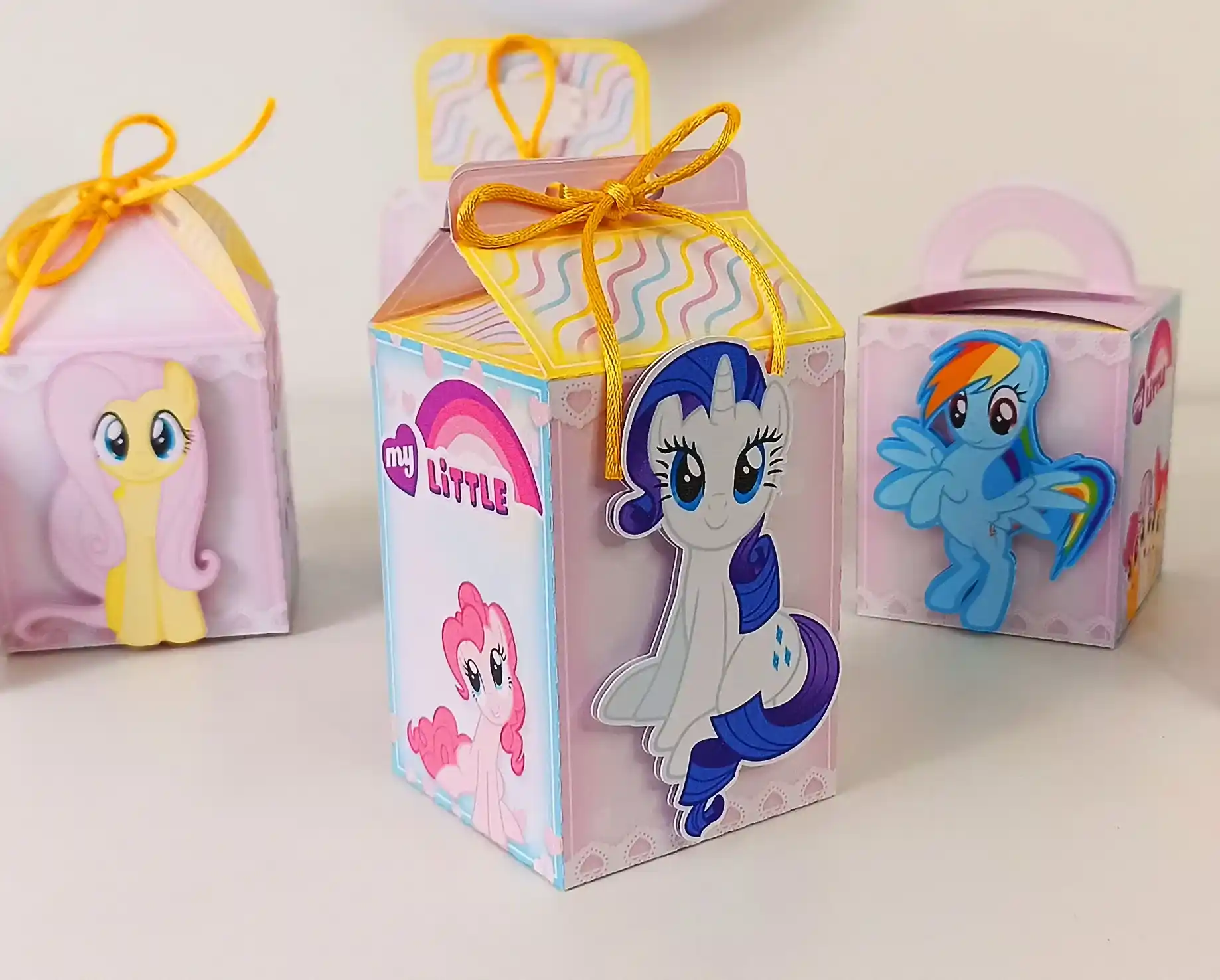 Arte digital para caixas de doces de aniversário infantil com ilustrações do My Little Pony. Arquivo digital para corte em Studio e arquivo PDF.
