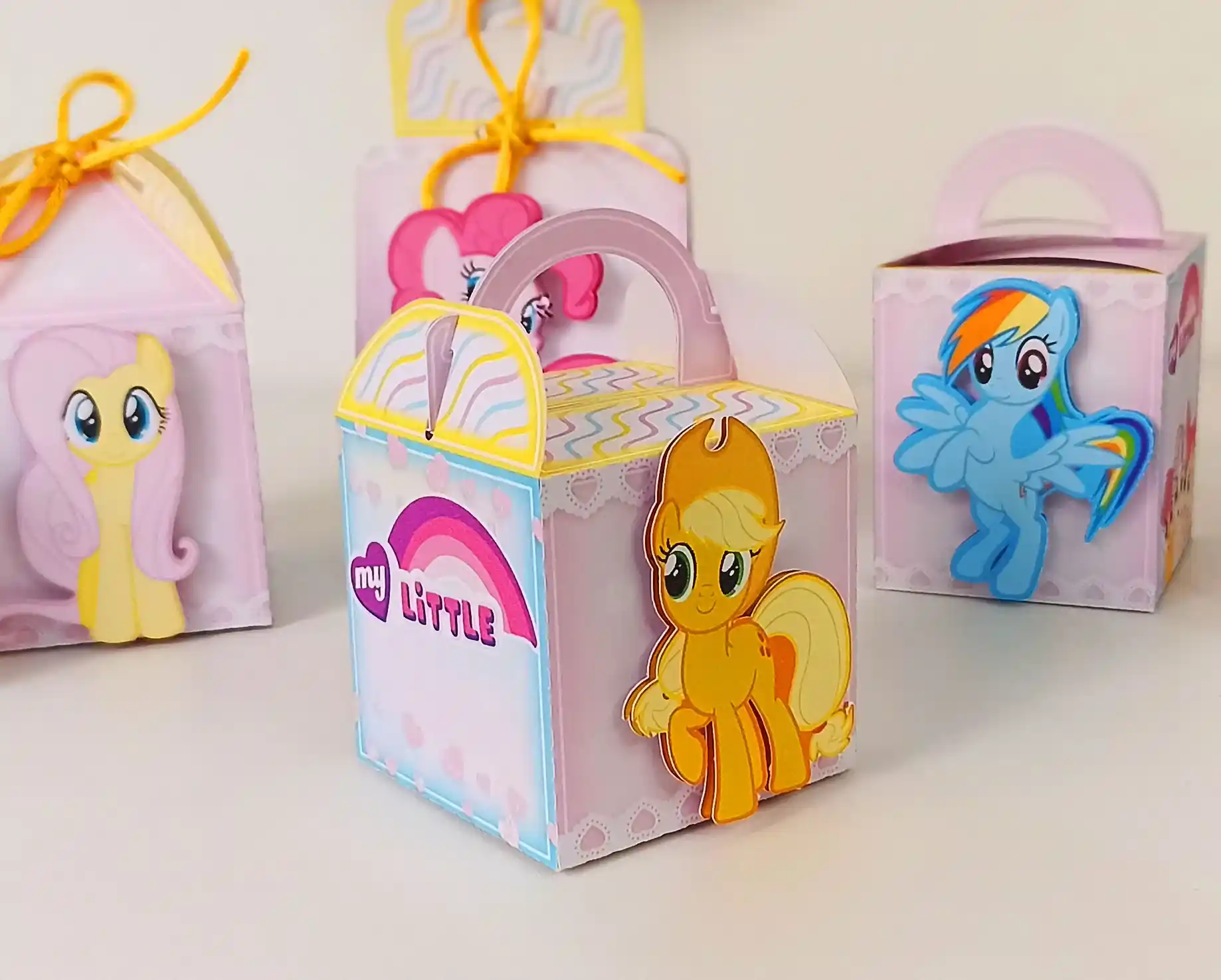 Kit de artes e moldes de caixas para doces de aniversário com corte especial do My Little Pony. Arquivo digital em alta qualidade nos formatos Studio e PDF.