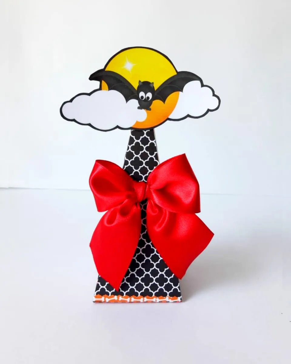 Topper de bolo e lembrancinhas de papelaria para festa tema Dia das Bruxas. Arquivo digital de corte compatível com software Silhouette Studio e PDF.