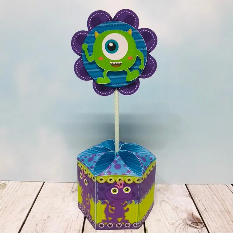 Arte digital para caixas de doces de aniversário infantil com ilustrações dos Monstros SA. Arquivo digital para corte em Studio e arquivo PDF.