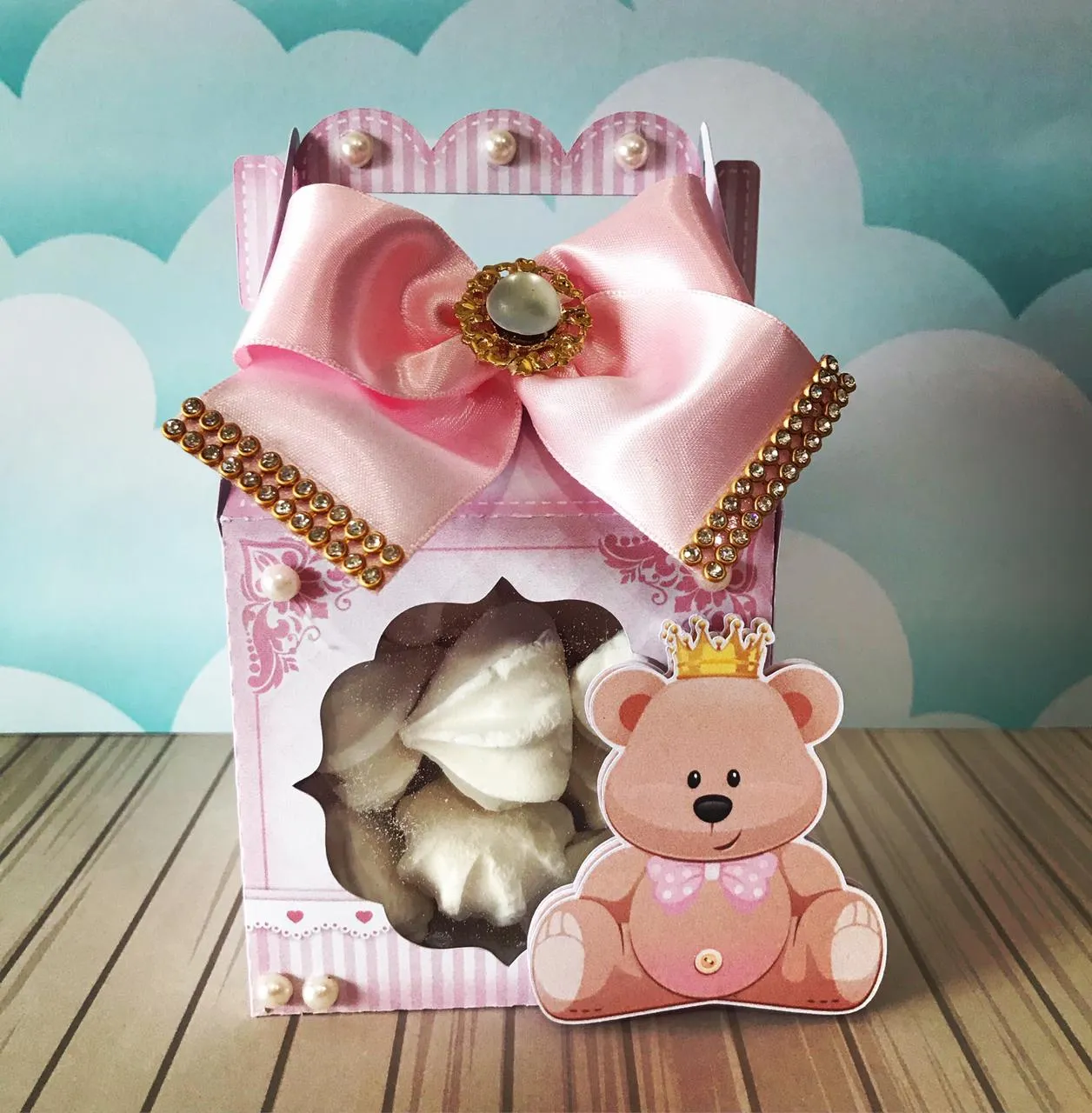 Caixa personalizada para mimos e doces tema nascimento de menina e chá. Arquivo digital de corte para o software Silhouette Studio, formato PNG e PDF.