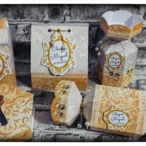 Enfeite de porta e lembrancinha personalizada no tema maternidade dourado luxo. Arquivo de corte digital exclusivo para o software Silhouette Studio.