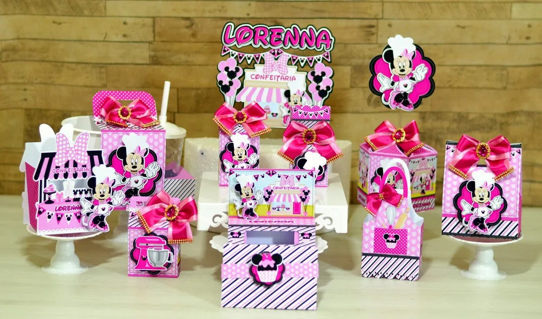 Lembrancinha personalizada de confeitaria com a personagem Minnie de avental. Arquivo de corte digital nos formatos Silhouette Studio e arquivo PDF.