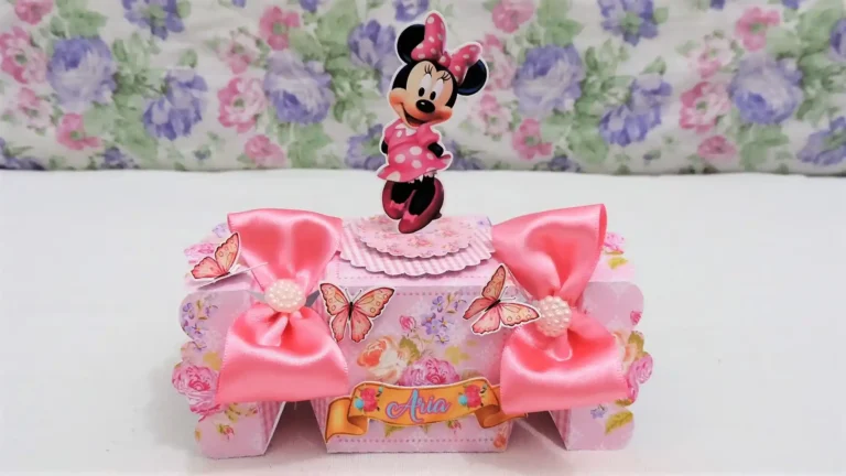 Visão completa dos elementos e camadas do arquivo de corte Minnie e Borboleta em formato Studio para Silhouette.