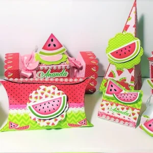 Lembrancinha personalizada de aniversário com estampa de melancia e caroços em camadas. Arquivo de corte digital configurado para Silhouette Studio.