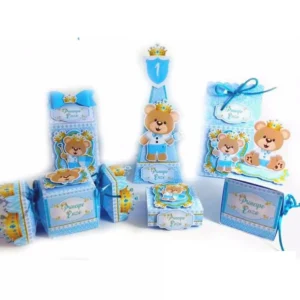 Lembrancinha personalizada de aniversário com urso clássico vestindo coroa real azul e dourada. Arquivo de corte digital para Silhouette Studio.