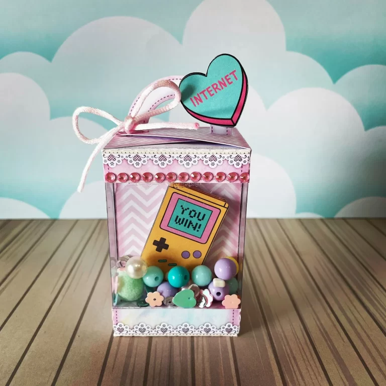 Maquete digital de caixas personalizadas e elementos decorativos de festa do tema Vsco Girl com linhas de vinco e padrões estéticos prontos para recortar.