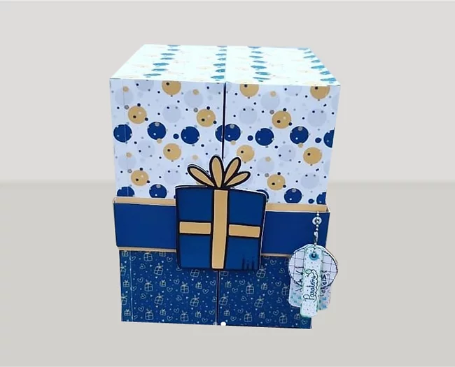 Embalagem decorativa com mini cenário interno de bolo de aniversário e confetes em relevo. Arquivo digital configurado para software Silhouette Studio.
