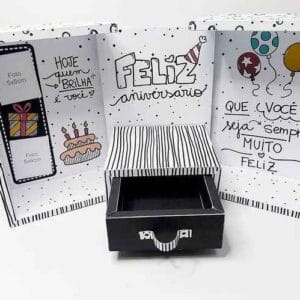 Embalagem interativa e lembrancinha personalizada no tema feliz aniversário. Arquivo de corte digital nos formatos Silhouette Studio, PDF e PNG.