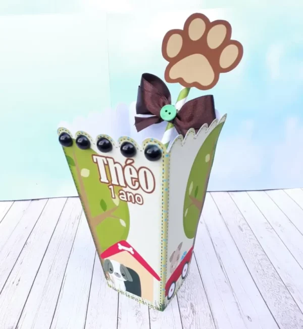 Caixas personalizadas em camadas com elementos de patinhas de cachorro e ossinhos. Arquivo digital de corte em formatos Studio e arquivo em PDF.