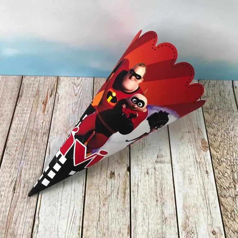 Arquivo digital para festa infantil no tema Os Incríveis compatível com Silhouette Studio e impressão direta em PDF.