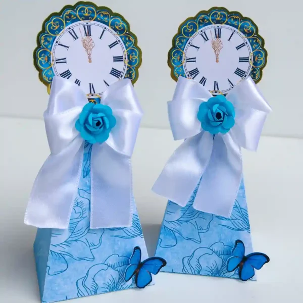 Topper de bolo infantil com elementos do tema princesa Cinderela. Arquivo de corte digital configurado para Silhouette Studio e decoração de festa.