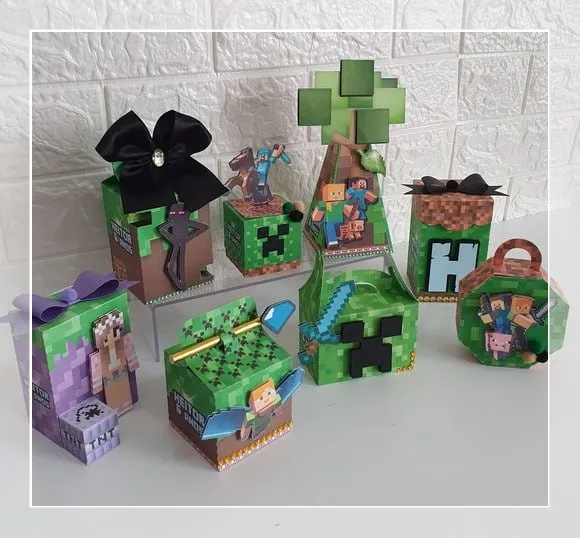 Arquivo de corte digital do tema Minecraft em formato Studio para Silhouette, mostrando blocos pixelados de grama, o personagem Steve, um Creeper verde, ferramentas de diamante e TNT estruturados em camadas geométricas prontas para edição e recorte tridimensional.