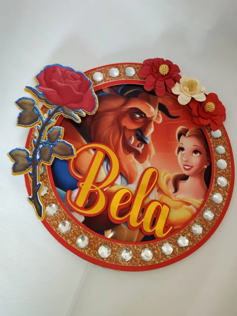 Arte digital para caixas de doces de aniversário com ilustrações do Relógio Horloge e castelo. Arquivo digital para corte em Studio e PDF.