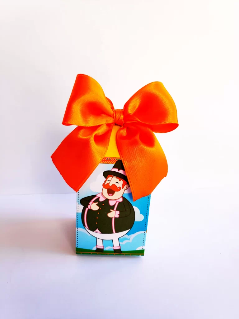 Caixas personalizadas em camadas com o clássico balão laranja, nuvens e sol. Arquivo digital de corte configurado em Studio e arquivo PDF.