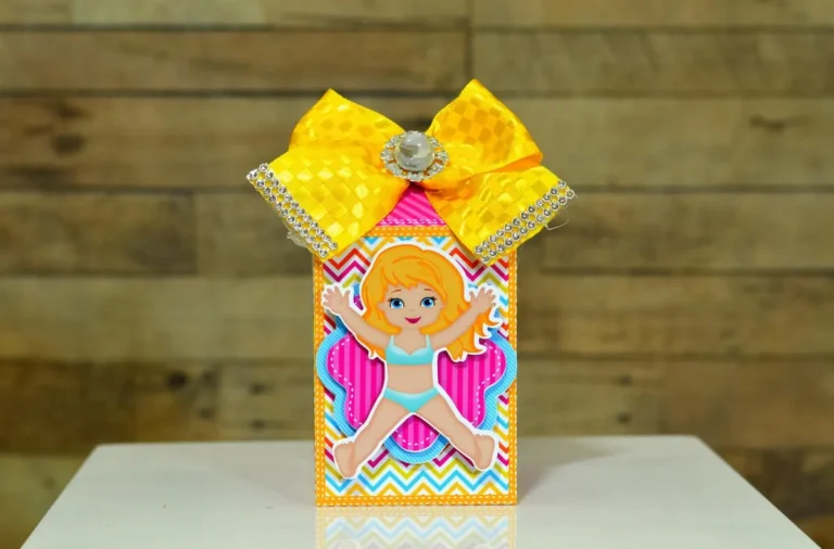 Caixas personalizadas em camadas com óculos de sol, fatias de melancia e boias coloridas. Arquivo digital de corte configurado em Studio e PDF.