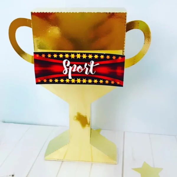Projeto digital de topo de bolo do Sport Recife mostrando os contornos do leão da Ilha do Retiro, letras personalizadas e faixas horizontais aberto no software de recorte.