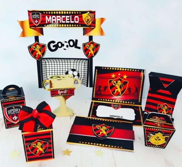Arquivo de corte digital do tema Sport Club do Recife nos formatos Studio e PDF, exibindo o escudo clássico do leão, faixas pretas e vermelhas e estrelas douradas dispostas em camadas para montagem de topo de bolo tridimensional.