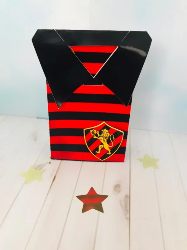 Maquete digital de elementos decorativos de festa com o tema do Sport Club do Recife, exibindo linhas de vinco e detalhes do escudo estruturados prontos para recortar.