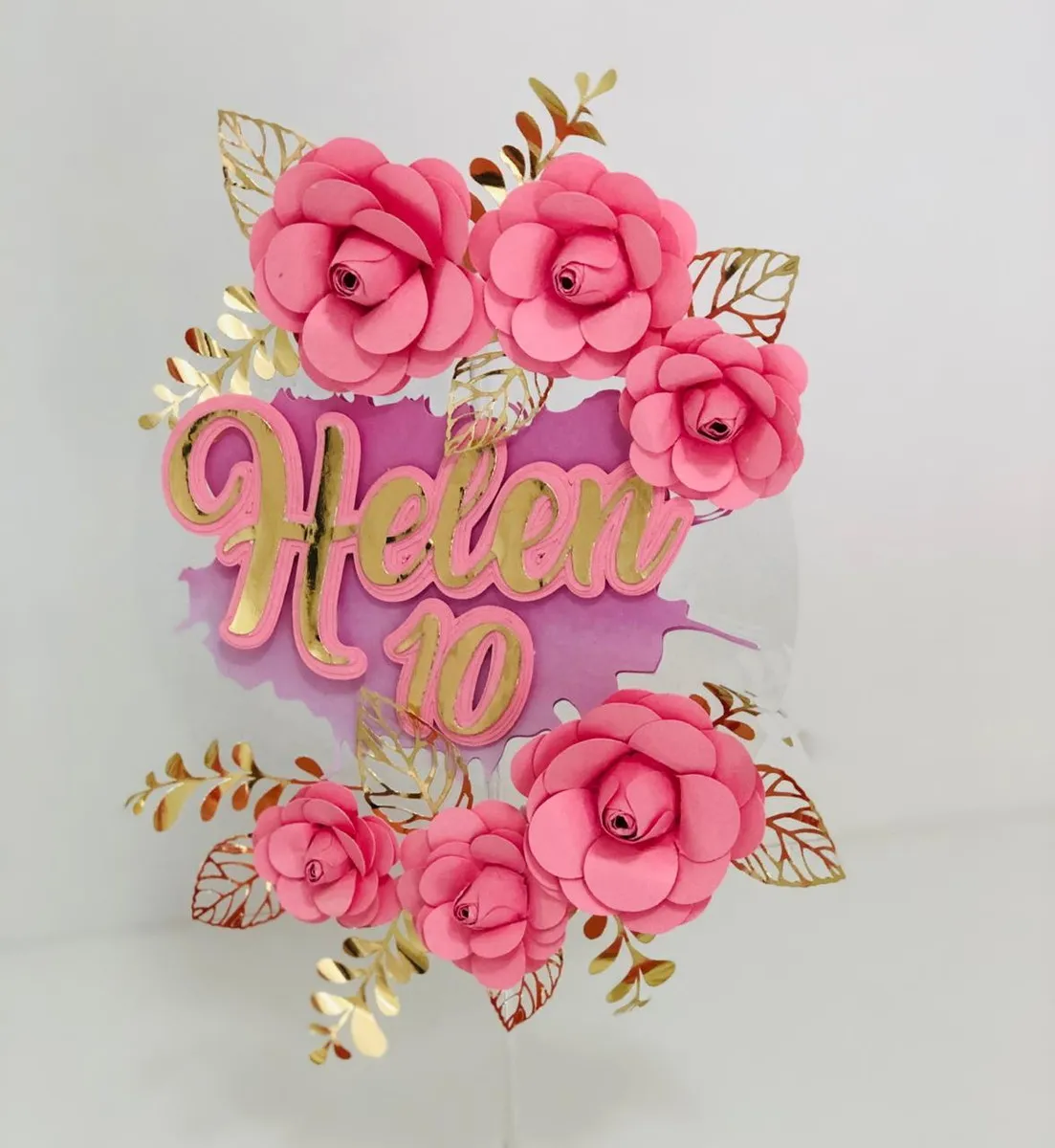 Arquivo de corte digital de topo de bolo de Flores Rosas em formato Studio para Silhouette, mostrando uma composição elegante de rosas clássicas em espiral, botões de flores, ramos e folhas delicadas dispostos em camadas para recorte tridimensional.