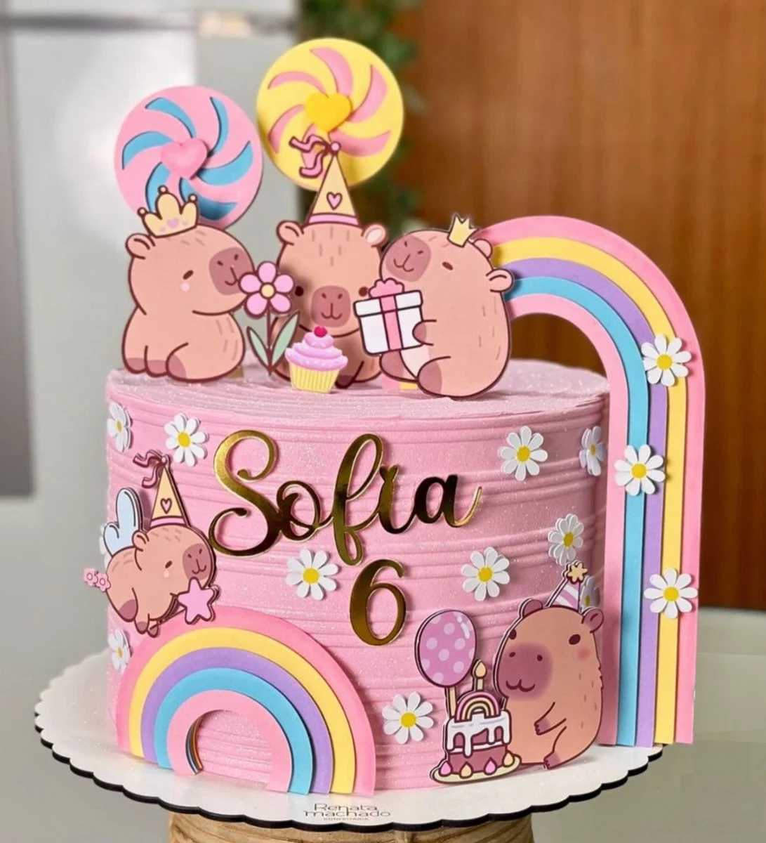 Topo de bolo divertido no tema capivara. Arquivo de corte digital exclusivo para Silhouette Studio, perfeito para decoração de festa infantil.