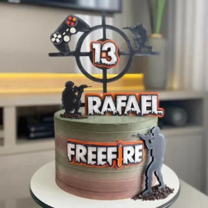 Topper de bolo personalizado no tema Free Fire. Arquivo de corte digital exclusivo para Silhouette Studio, ideal para decoração de festa juvenil.