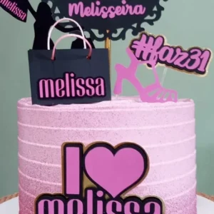 Topper de bolo personalizado no tema melisseira com silhuetas de sapatos e bolsas. Arquivo de corte digital para Silhouette Studio para decoração.