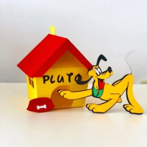 rquivo de corte digital de topo de bolo no tema Pluto em formato Studio para Silhouette, mostrando o clássico cãozinho sorridente e com a língua para fora, acompanhado por ossinhos, pegadas, sua casinha de cachorro e balões coloridos dispostos em camadas prontas para recorte tridimensional.