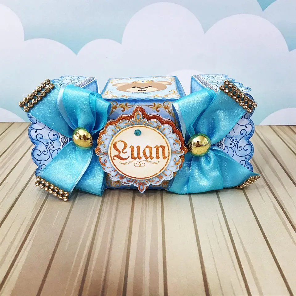 Elementos decorativos de realeza infantil com a temática de urso de coroa e detalhes em azul marinho. Arquivo digital de corte nas extensões PDF, PNG e Studio.
