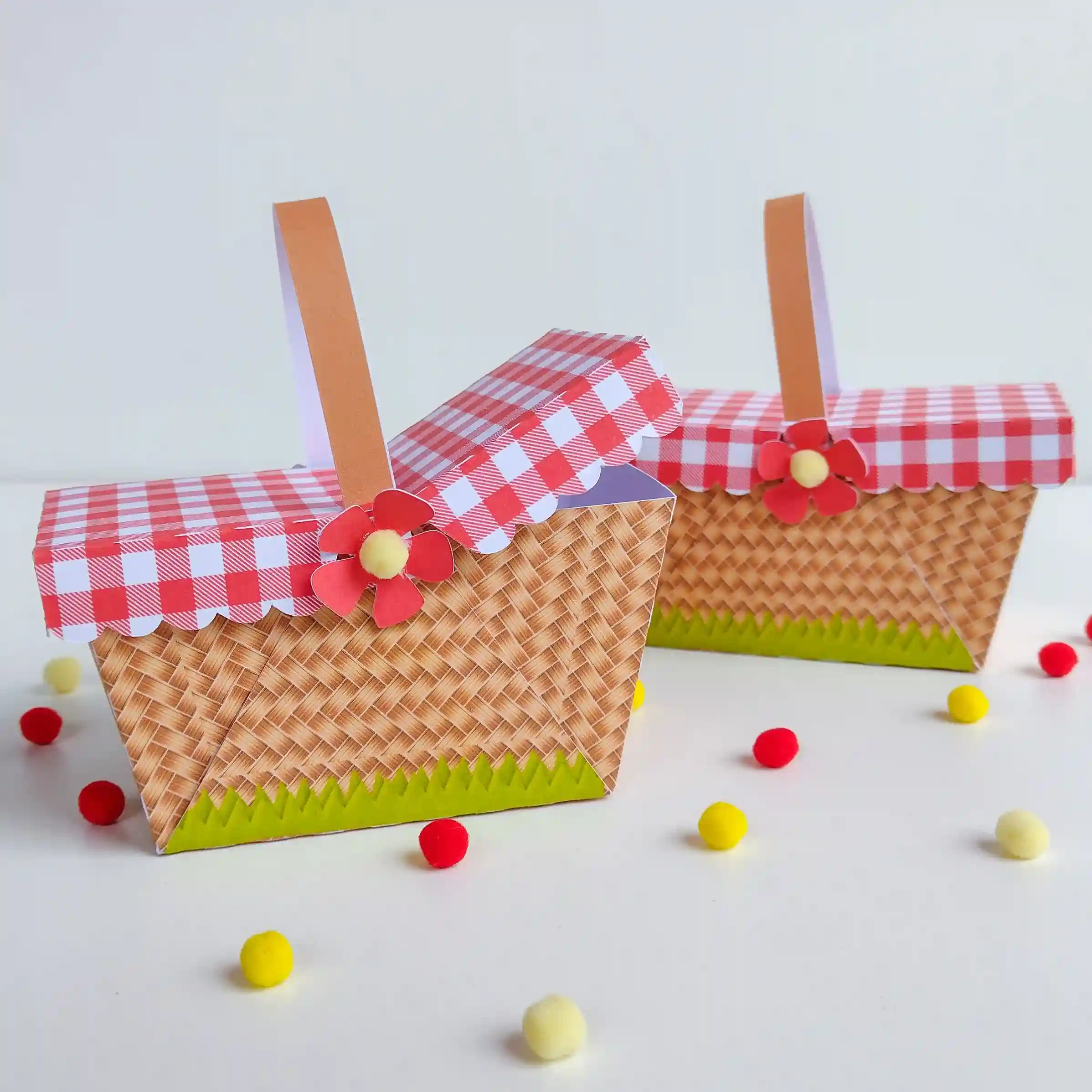 Caixas personalizadas em camadas com elementos de cesta de picnic e frutas fofas. Arquivo digital de corte estruturado para o Silhouette Studio.