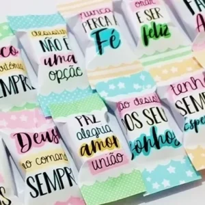 Design digital para balas de iogurte com tipografia elegante e mensagens inspiradoras como "Você é capaz" e "Tenha um bom dia" nos formatos PNG e PDF.