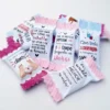 Arquivo digital de embalagens para balas personalizadas no tema Manicure nos formatos PNG e PDF, exibindo estampas delicadas com esmaltes, lixas de unha, corações e frases motivacionais sobre beleza organizadas em folhas prontas para impressão e recorte.