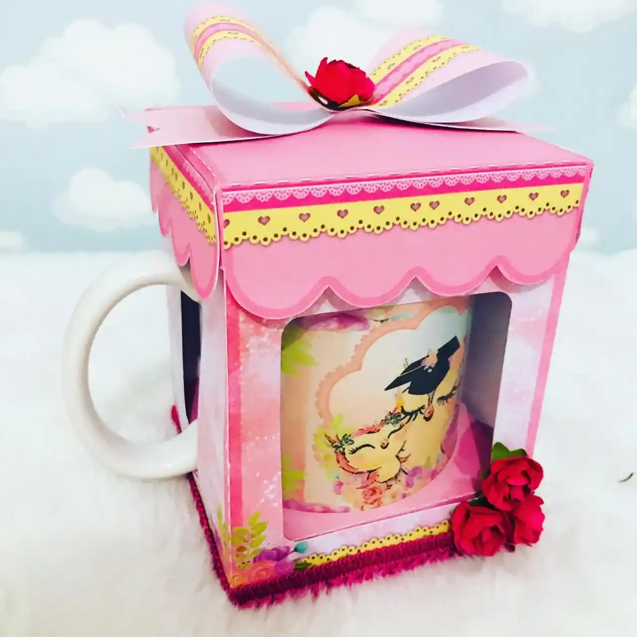 Caixa personalizada para mimos e doces no tema corujinha professores. Arquivo digital de corte compatível com o software Silhouette Studio e PDF.