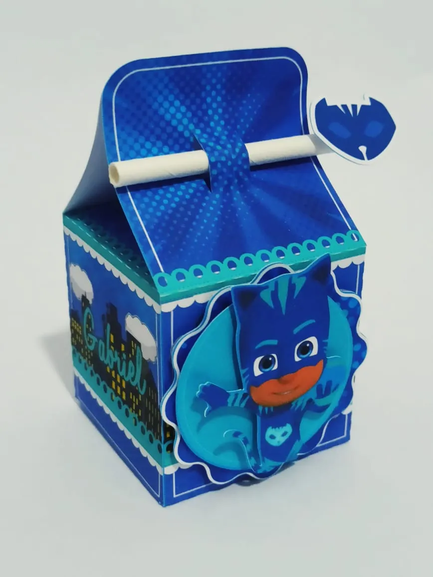 Arte digital para caixas de doces de aniversário infantil com ilustrações do Menino Gato de PJ Masks. Arquivo digital para corte em Studio e PDF.
