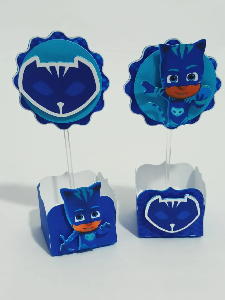 Elementos decorativos de aniversário com temática de super-heróis de pijama na cor azul. Arquivo de corte digital nas extensões PDF e Silhouette Studio.