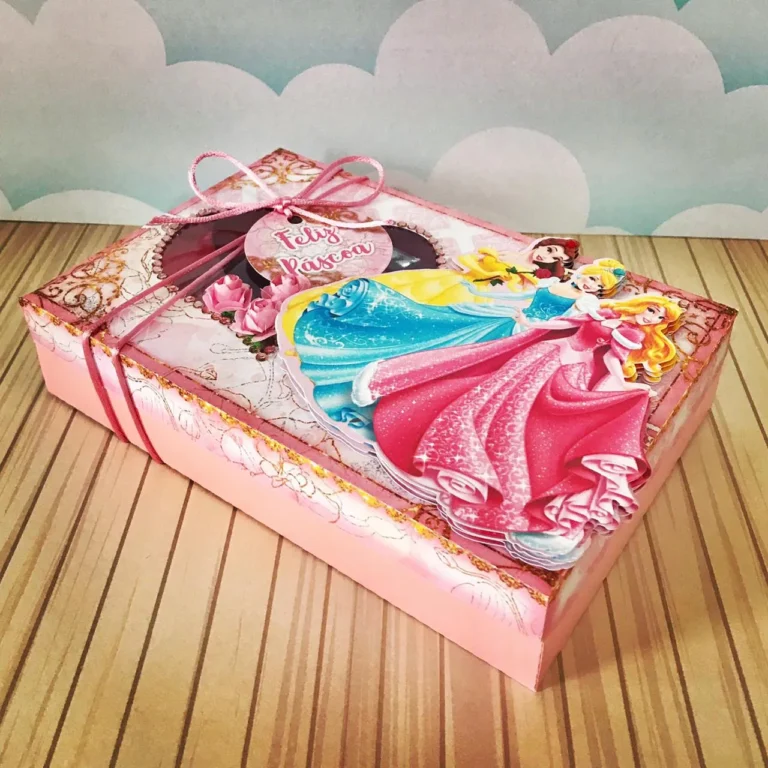 Caixa interativa de confeiteiro com detalhes de carruagem, sapatinho de cristal e coroas de princesas. Arquivo de corte digital para Silhouette Studio.