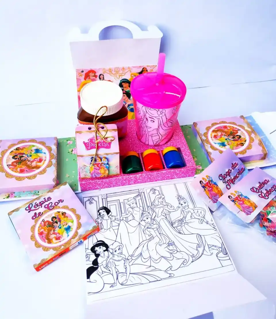 Lembrancinha de aniversário infantil com estampa das Princesas Disney. Arquivo de corte digital para Silhouette Studio e arquivos em extensão PDF.