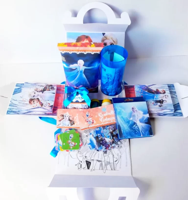 Caixa maleta explosiva personalizada Frozen com Elsa, Anna e castelo de gelo em relevo. Arquivo de corte digital nos formatos Studio e em PDF.