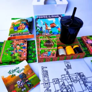 Lembrancinha interativa do jogo Minecraft que se abre com TNT e blocos de terra em camadas. Arquivo digital configurado em Studio e em formato PDF