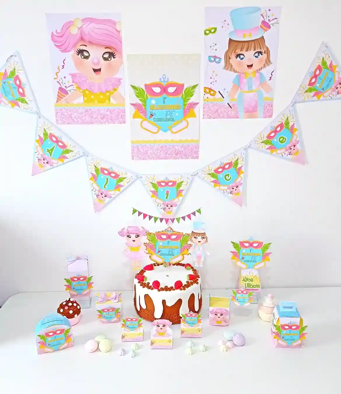 Elementos decorativos de aniversário com temática de carnaval infantil e instrumentos musicais. Arquivo de corte digital nas extensões PDF, PNG e Studio.